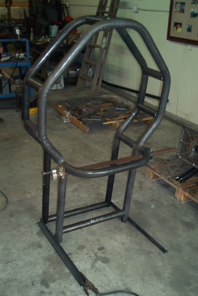 picture of assembly of pulling tractor roll cage welding and notching